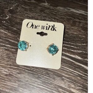 One Wink Stud Earrings Round Faceted Solitaire Gold-Tone Blue